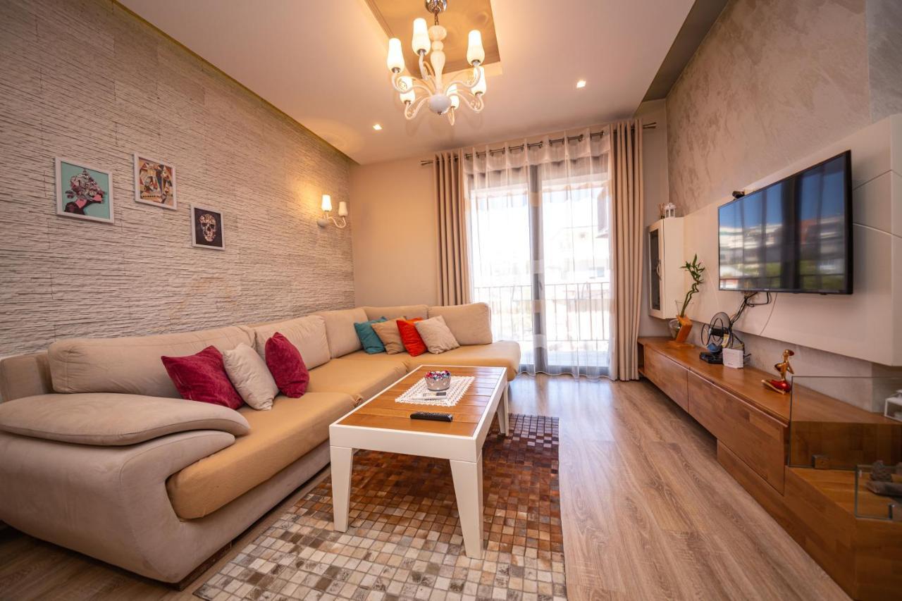 Milestone Deluxe Apartment Тирана Екстер'єр фото